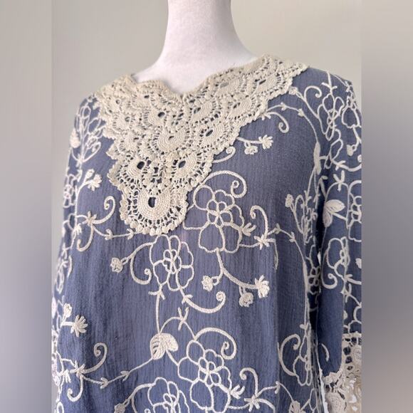 Lauren Michelle Blue & Cream Embroidered 3/4 Sleeve Blouse - Picture 3 of 8